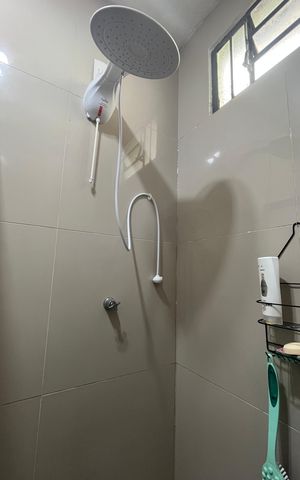 Casa à venda com 245m², 6 quartos e 3 vagas Casa à venda com 245m², 6 quartos e 3 vagasBanheiro 1