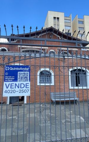 Casa à venda com 245m², 6 quartos e 3 vagas Casa à venda com 245m², 6 quartos e 3 vagasPlaca