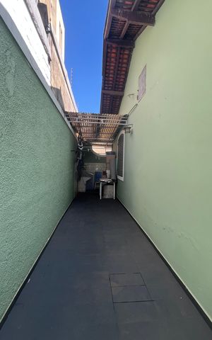 Casa à venda com 245m², 6 quartos e 3 vagas Casa à venda com 245m², 6 quartos e 3 vagasÁrea externa