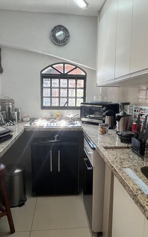 Casa à venda com 245m², 6 quartos e 3 vagas Casa à venda com 245m², 6 quartos e 3 vagasCozinha 1