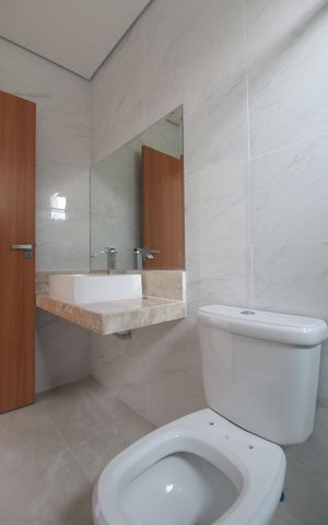 Casa de condomínio à venda com 140m², 3 quartos e 2 vagasBanheiro da Suite