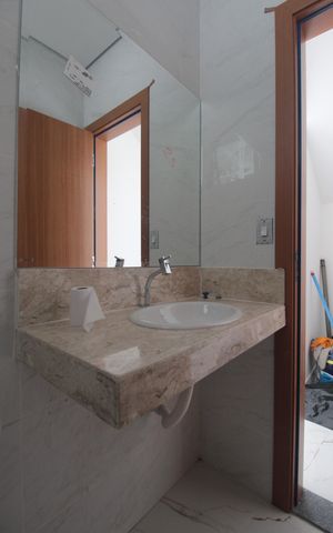 Casa de condomínio à venda com 140m², 3 quartos e 2 vagasLavabo