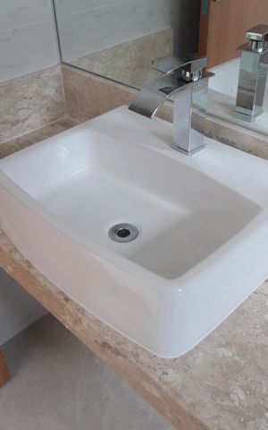 Casa de condomínio à venda com 140m², 3 quartos e 2 vagasBanheiro da Suite