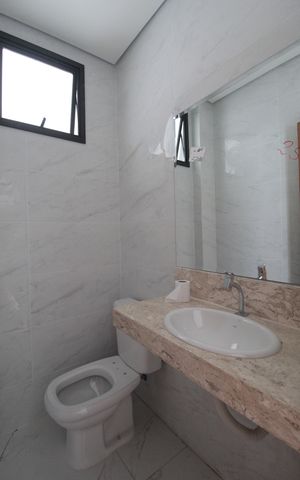 Casa de condomínio à venda com 140m², 3 quartos e 2 vagasLavabo