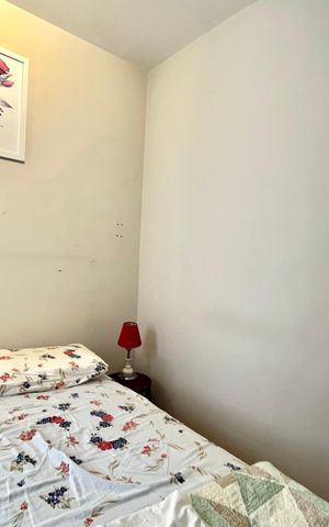 Casa à venda com 200m², 4 quartos e 2 vagas Casa à venda com 200m², 4 quartos e 2 vagasEdícula - Quarto