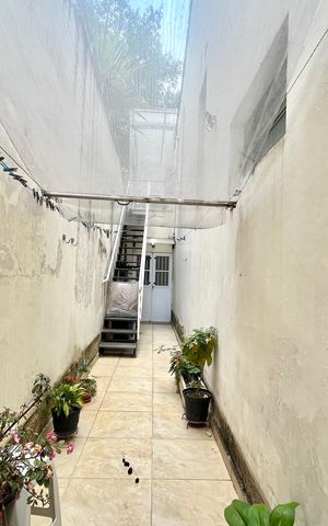 Casa à venda com 200m², 4 quartos e 2 vagas Casa à venda com 200m², 4 quartos e 2 vagasÁrea externa