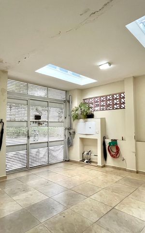 Casa à venda com 200m², 4 quartos e 2 vagas Casa à venda com 200m², 4 quartos e 2 vagasGaragem