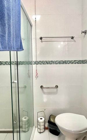 Casa à venda com 200m², 4 quartos e 2 vagas Casa à venda com 200m², 4 quartos e 2 vagasEdícula - Banheiro