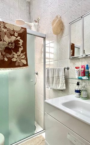 Casa à venda com 200m², 4 quartos e 2 vagas Casa à venda com 200m², 4 quartos e 2 vagasBanheiro
