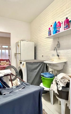 Casa à venda com 200m², 4 quartos e 2 vagas Casa à venda com 200m², 4 quartos e 2 vagasEdícula - Área de Serviço
