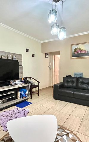 Casa à venda com 200m², 4 quartos e 2 vagas Casa à venda com 200m², 4 quartos e 2 vagasSala