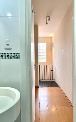 Casa à venda com 200m², 4 quartos e 2 vagas Casa à venda com 200m², 4 quartos e 2 vagasEdícula - Banheiro