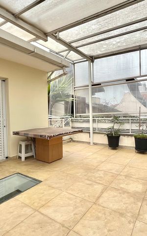 Casa à venda com 200m², 4 quartos e 2 vagas Casa à venda com 200m², 4 quartos e 2 vagasVaranda - Sala