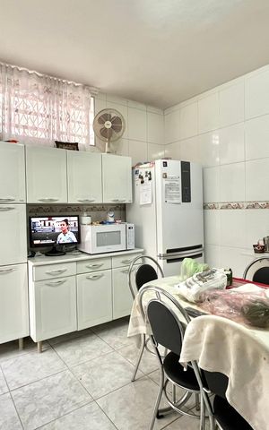 Casa à venda com 200m², 4 quartos e 2 vagas Casa à venda com 200m², 4 quartos e 2 vagasCozinha