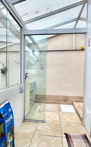 Casa à venda com 200m², 4 quartos e 2 vagas Casa à venda com 200m², 4 quartos e 2 vagasÁrea de Serviço