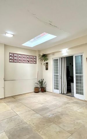 Casa à venda com 200m², 4 quartos e 2 vagas Casa à venda com 200m², 4 quartos e 2 vagasGaragem