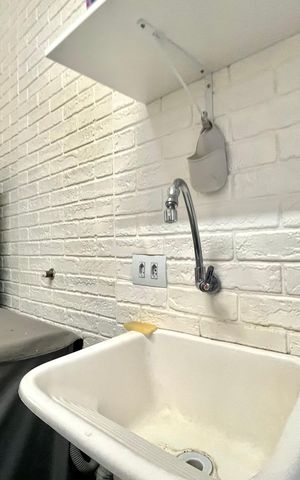 Casa à venda com 200m², 4 quartos e 2 vagas Casa à venda com 200m², 4 quartos e 2 vagasEdícula - Área de Serviço