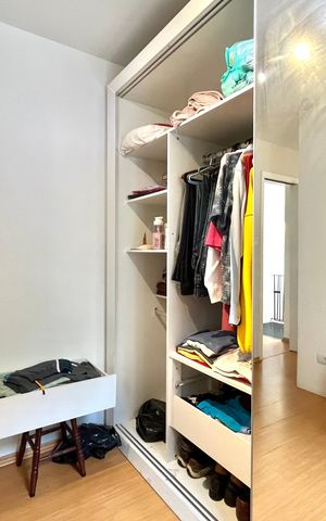 Casa à venda com 200m², 4 quartos e 2 vagas Casa à venda com 200m², 4 quartos e 2 vagasEdícula - Closet