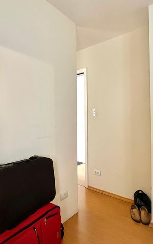 Casa à venda com 200m², 4 quartos e 2 vagas Casa à venda com 200m², 4 quartos e 2 vagasEdícula - Closet