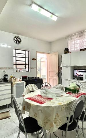 Casa à venda com 200m², 4 quartos e 2 vagas Casa à venda com 200m², 4 quartos e 2 vagasCozinha