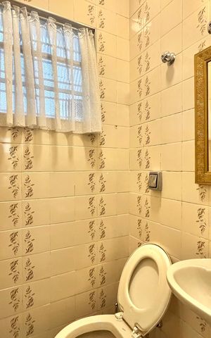 Casa à venda com 200m², 4 quartos e 2 vagas Casa à venda com 200m², 4 quartos e 2 vagasEdícula - Lavabo