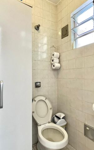 Casa à venda com 200m², 4 quartos e 2 vagas Casa à venda com 200m², 4 quartos e 2 vagasLavabo