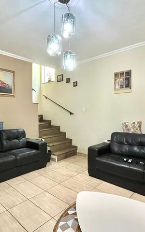 Casa à venda com 200m², 4 quartos e 2 vagas Casa à venda com 200m², 4 quartos e 2 vagasSala