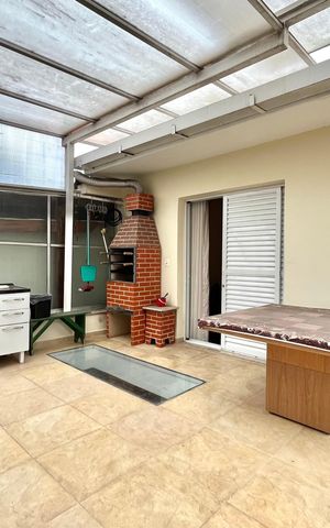 Casa à venda com 200m², 4 quartos e 2 vagas Casa à venda com 200m², 4 quartos e 2 vagasVaranda - Sala