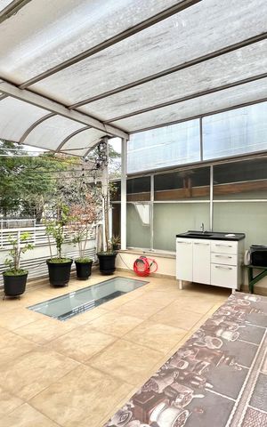 Casa à venda com 200m², 4 quartos e 2 vagas Casa à venda com 200m², 4 quartos e 2 vagasVaranda - Sala