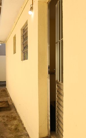 Casa para alugar com 70m², 1 quarto e sem vagaQuintal - Corredor