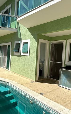 Casa de condomínio à venda com 350m², 3 quartos e 2 vagas Casa de condomínio à venda com 350m², 3 quartos e 2 vagasPiscina