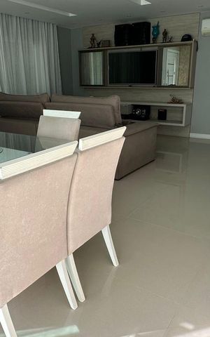 Casa de condomínio à venda com 350m², 3 quartos e 2 vagas Casa de condomínio à venda com 350m², 3 quartos e 2 vagasSala