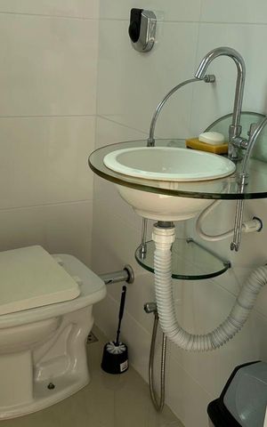 Casa de condomínio à venda com 350m², 3 quartos e 2 vagas Casa de condomínio à venda com 350m², 3 quartos e 2 vagasLavabo da Piscina
