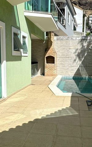 Casa de condomínio à venda com 350m², 3 quartos e 2 vagas Casa de condomínio à venda com 350m², 3 quartos e 2 vagasPiscina