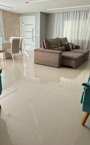 Casa de condomínio à venda com 350m², 3 quartos e 2 vagas Casa de condomínio à venda com 350m², 3 quartos e 2 vagasSala