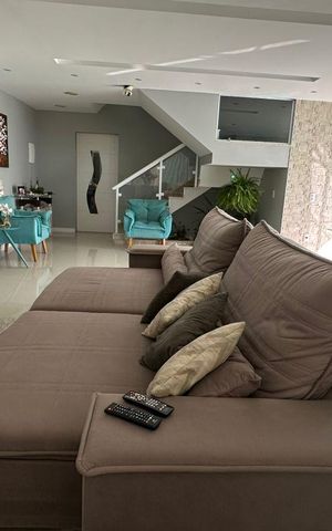 Casa de condomínio à venda com 350m², 3 quartos e 2 vagas Casa de condomínio à venda com 350m², 3 quartos e 2 vagasSala