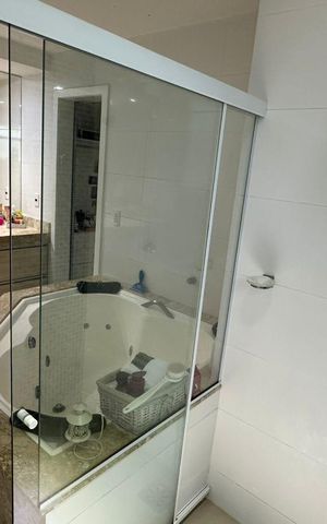 Casa de condomínio à venda com 350m², 3 quartos e 2 vagas Casa de condomínio à venda com 350m², 3 quartos e 2 vagasBanheiro da Suíte 3