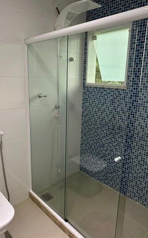 Casa de condomínio à venda com 350m², 3 quartos e 2 vagas Casa de condomínio à venda com 350m², 3 quartos e 2 vagasBanheiro das Suítes 1 e 2