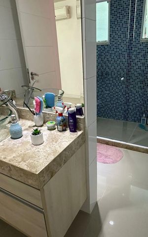 Casa de condomínio à venda com 350m², 3 quartos e 2 vagas Casa de condomínio à venda com 350m², 3 quartos e 2 vagasBanheiro das Suítes 1 e 2