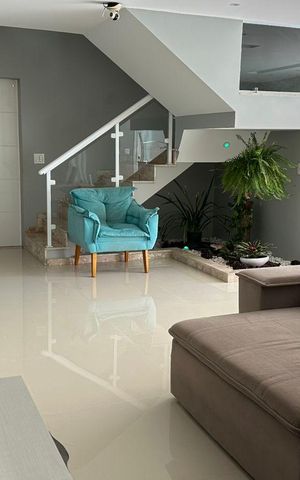 Casa de condomínio à venda com 350m², 3 quartos e 2 vagas Casa de condomínio à venda com 350m², 3 quartos e 2 vagasSala