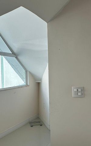Casa de condomínio à venda com 350m², 3 quartos e 2 vagas Casa de condomínio à venda com 350m², 3 quartos e 2 vagasSótão