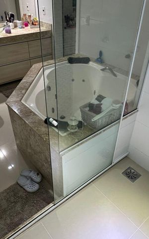 Casa de condomínio à venda com 350m², 3 quartos e 2 vagas Casa de condomínio à venda com 350m², 3 quartos e 2 vagasBanheiro da Suíte 3