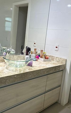 Casa de condomínio à venda com 350m², 3 quartos e 2 vagas Casa de condomínio à venda com 350m², 3 quartos e 2 vagasBanheiro da Suíte 3