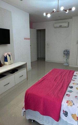 Casa de condomínio à venda com 350m², 3 quartos e 2 vagas Casa de condomínio à venda com 350m², 3 quartos e 2 vagasSuíte 2