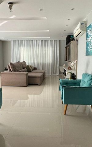 Casa de condomínio à venda com 350m², 3 quartos e 2 vagas Casa de condomínio à venda com 350m², 3 quartos e 2 vagasSala