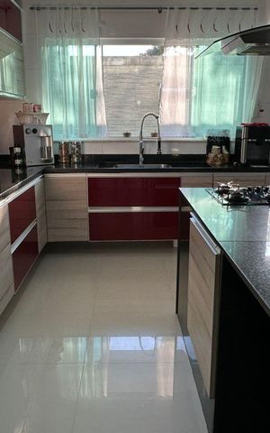Casa de condomínio à venda com 350m², 3 quartos e 2 vagas Casa de condomínio à venda com 350m², 3 quartos e 2 vagasCozinha
