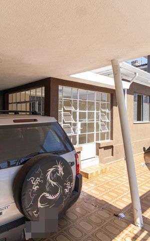 Casa à venda com 250m², 5 quartos e 3 vagas Casa à venda com 250m², 5 quartos e 3 vagasGaragem