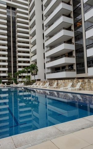 Apartamento à venda com 116m², 3 quartos e 2 vagas Apartamento à venda com 116m², 3 quartos e 2 vagasÁrea comum - Piscina