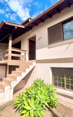 Casa à venda com 166m², 3 quartos e 2 vagas Casa à venda com 166m², 3 quartos e 2 vagasFachada