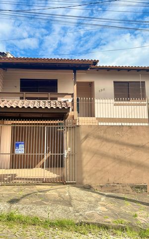 Casa à venda com 166m², 3 quartos e 2 vagas Casa à venda com 166m², 3 quartos e 2 vagasFachada